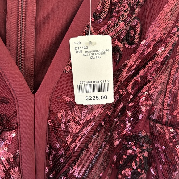 Le Chateau sequin long sleeve evening dress. Burgundy. Size XL. NWT. - Picture 5 of 9